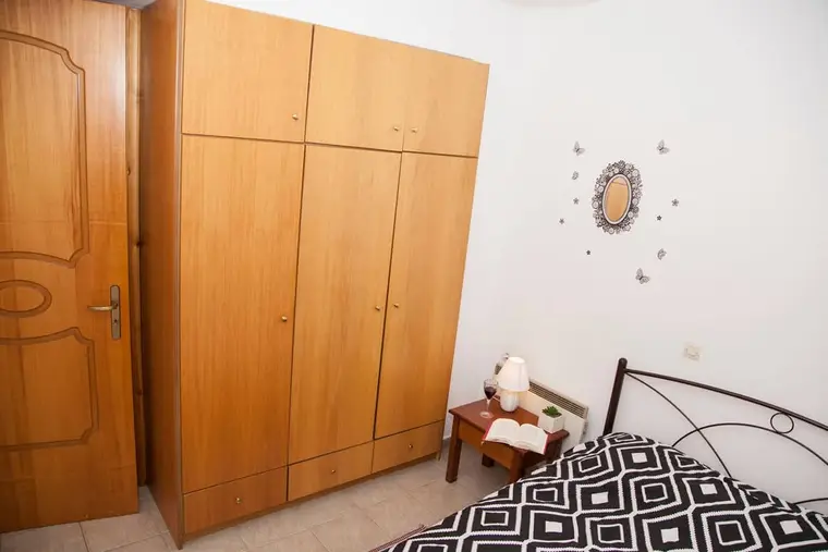 The bright one-bedroom, photo 4