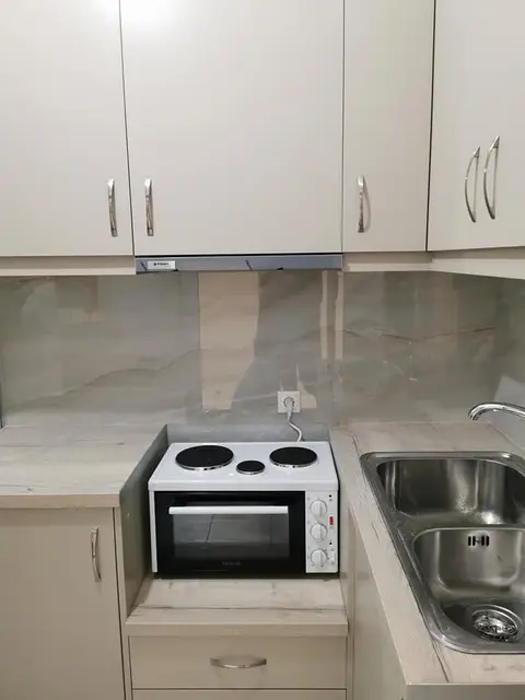 The ground-floor one-bedroom: the oven, the hob and the sink