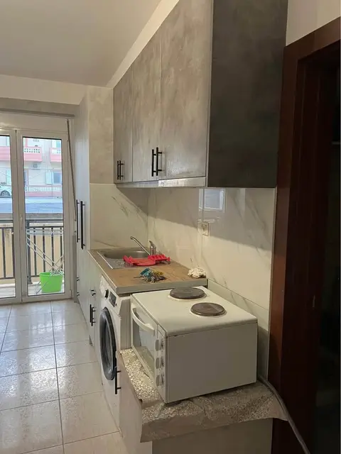 The alcove studio: the kitchenette by the balcony door