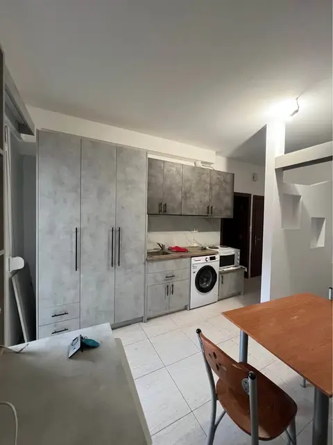 The alcove studio: the wardrobe, the kitchen and the table